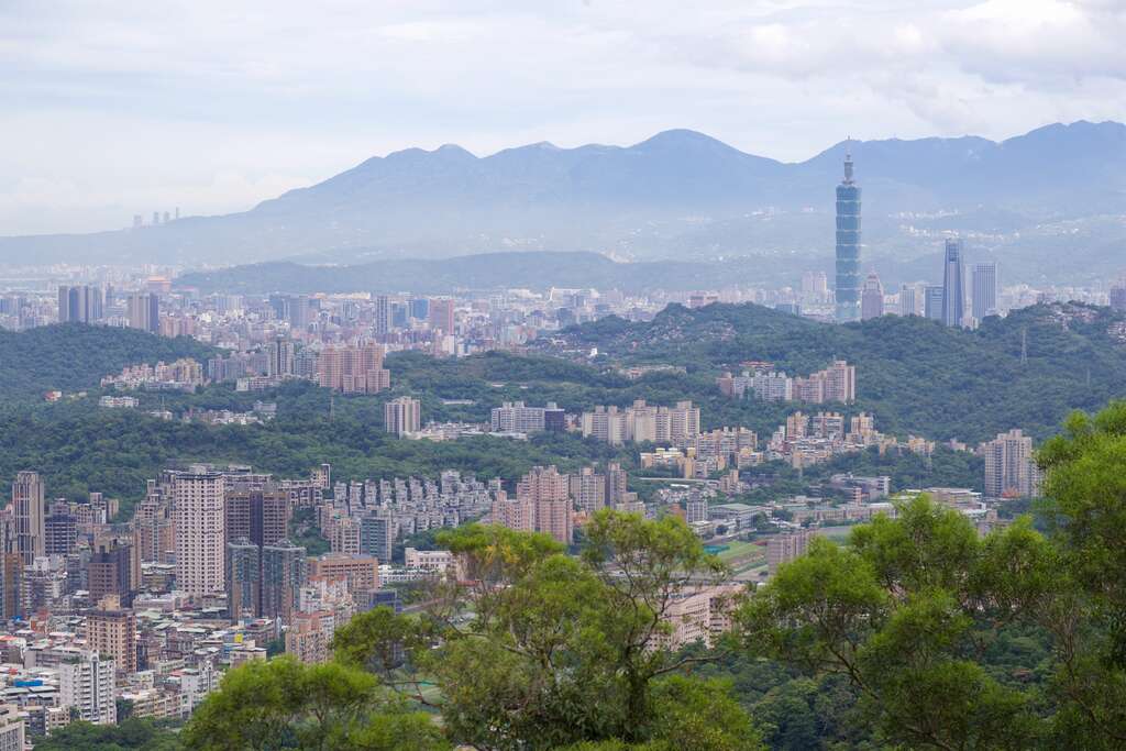 猫空是俯瞰台北盆地极好的地点