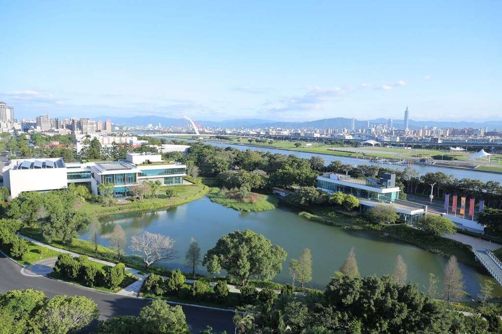 Mayor Attends Opening Ceremony of Chi-hai Cultural Park