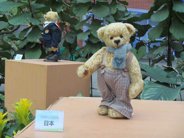 「國際藝術家熊特展」展現不同設計風格的樂活熊。(圖／台北市工務局公園路燈工程管理處提供).jpg