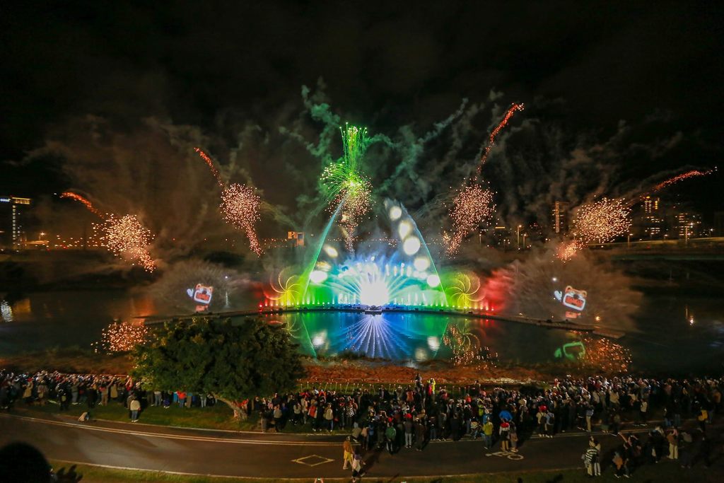 2022台北灯节「水火共舞声光剧场」双水幕光雕呈现2022吉祥物祥虎