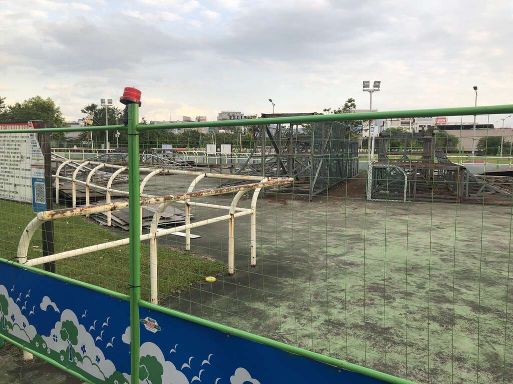 極限運動場開始換新裝，避免擅入工地