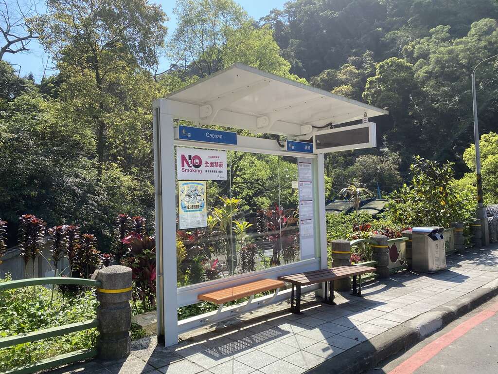 公車草湳站。