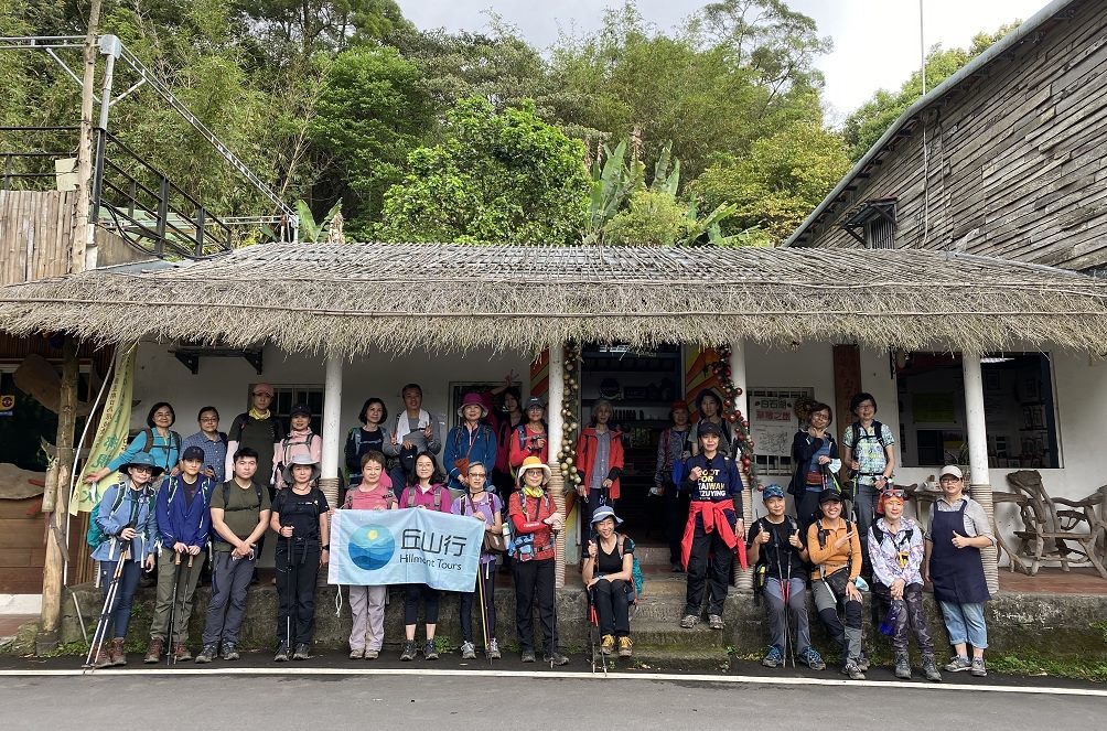 臺北大縱走第四段體驗活動還有專業登山旅行社針對「熱愛山林派」規劃全程約16公里路線，午餐抵達金牌農村白石湖社區，享用以社區區花「桃金孃」及「草莓」入菜的特色佳餚美味。
