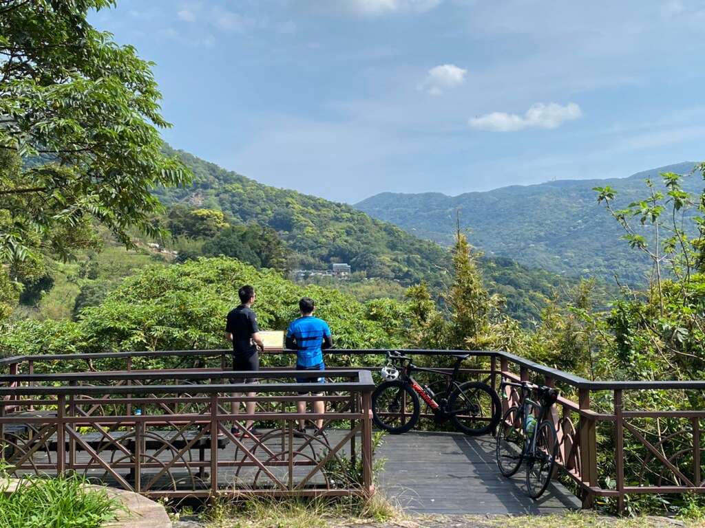 鐵馬驛站觀景平臺-山景盡收眼底