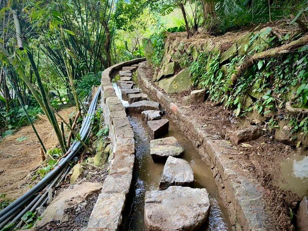 溪山百年古圳跳石步道