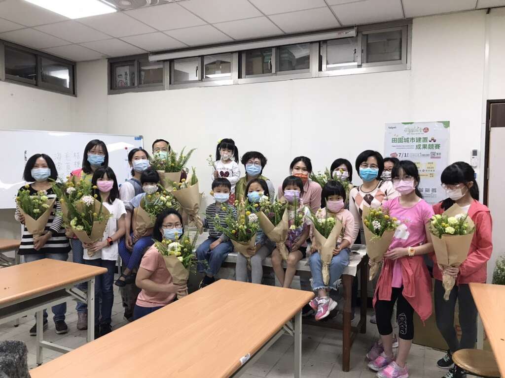 螢火蟲DIY課程受大小朋友的喜愛