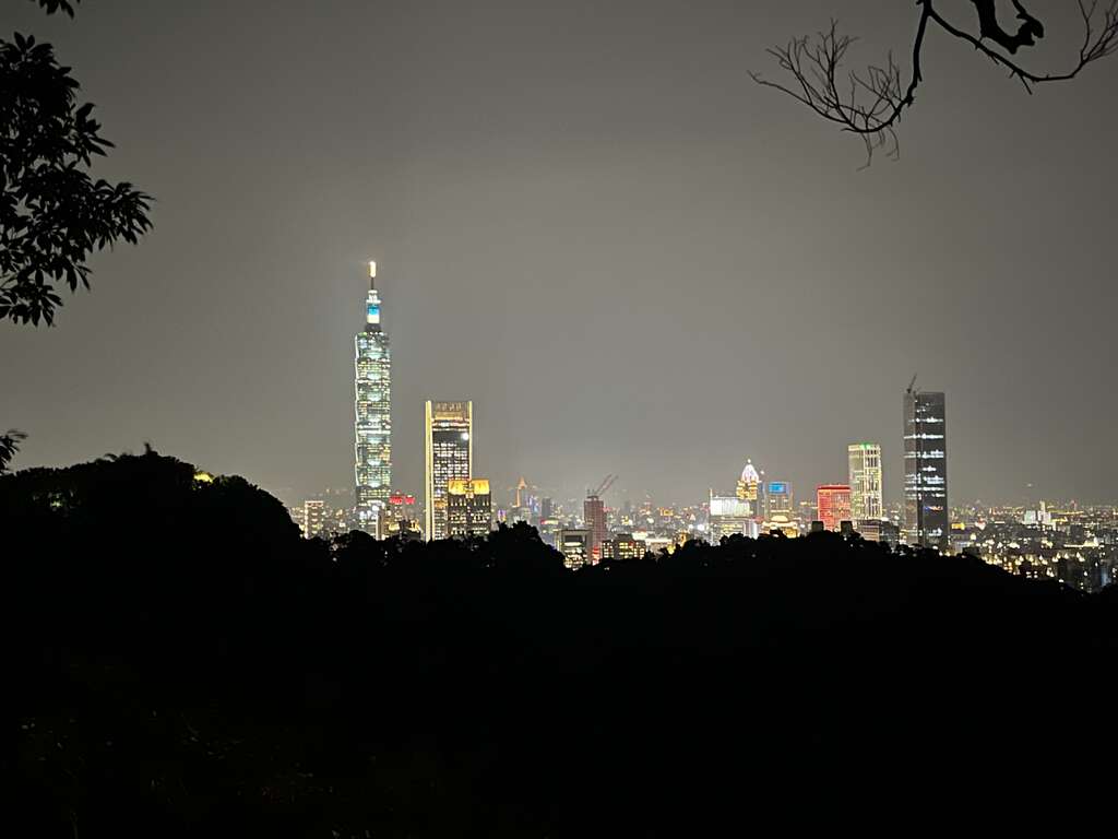 复兴园欣赏台北夜景