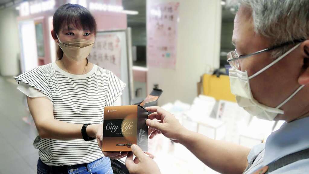 歡迎至「捷運咖啡專櫃」買咖啡送咖啡
