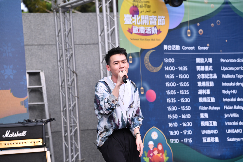 舞台活動邀請多位印尼歌手輪番表演。