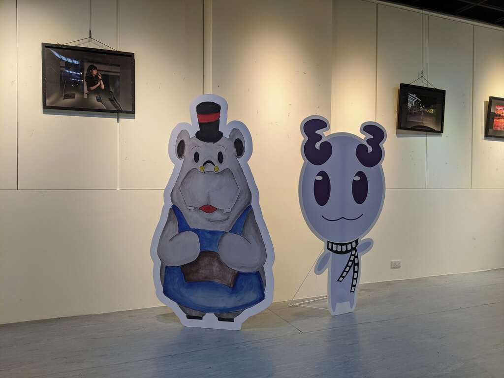 普林思顿高中「第三届学生文艺青春联展」亦有平面设计、漫画、卡通人形立牌等精彩作品。