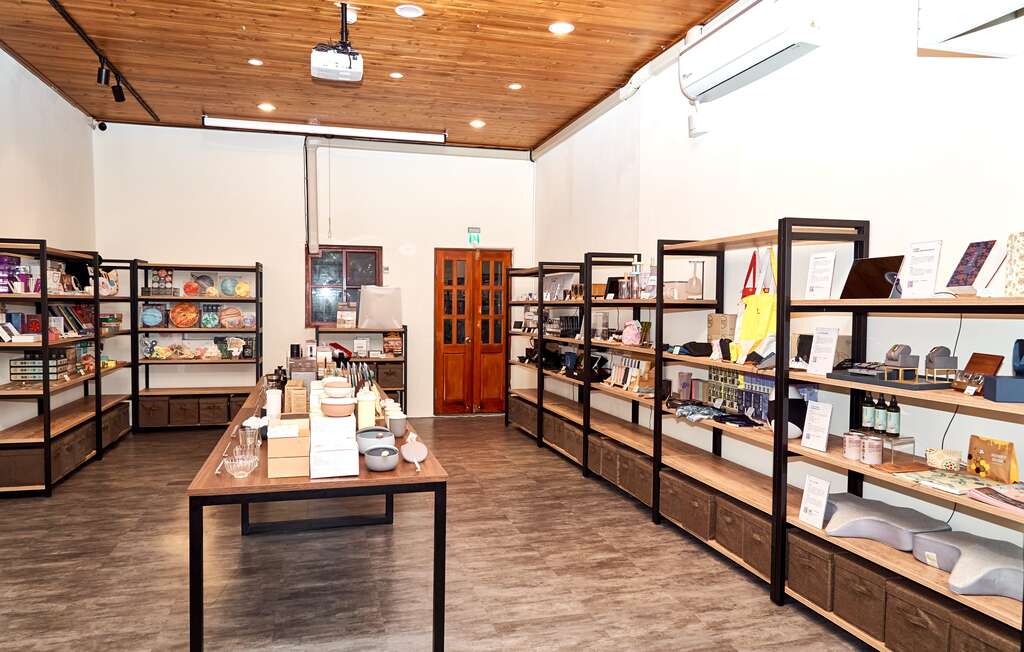 贝壳好室内部展示的商品