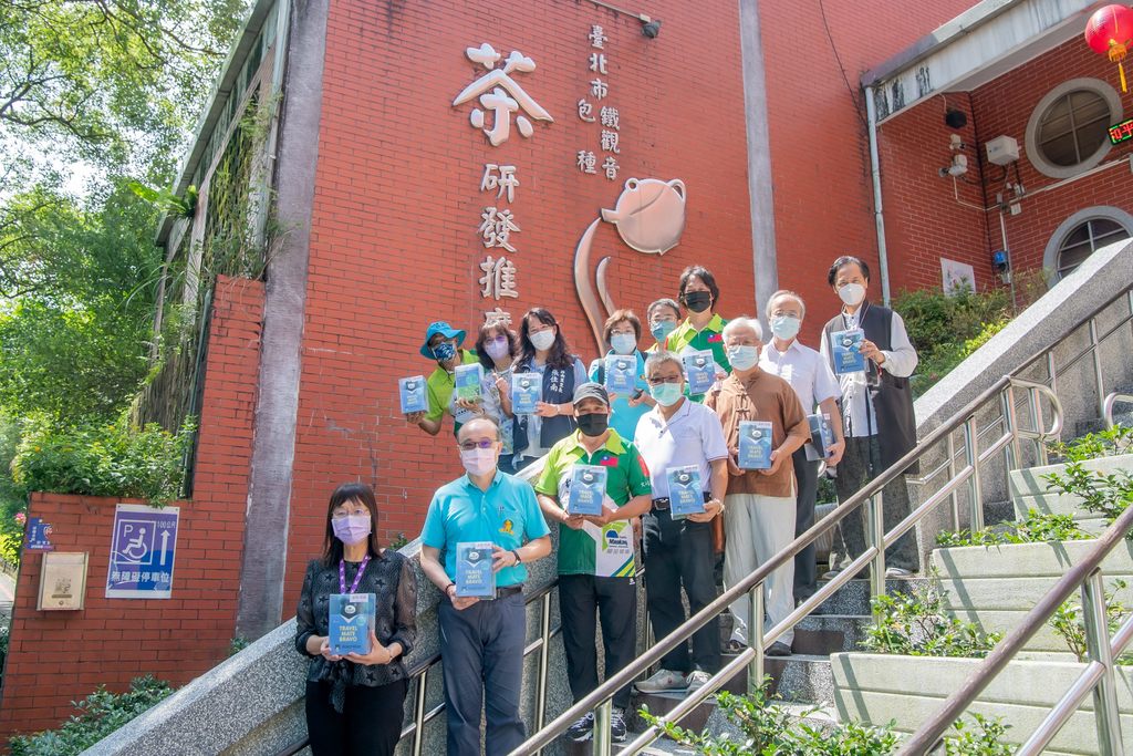 图3-北市府团队将持续与猫空在地团体公私协力、共同推广猫空地区产业、自然、人文等丰富观光资源。