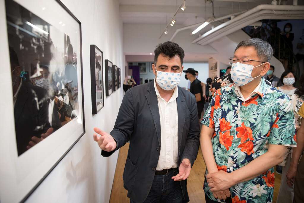 法國攝影師余白與柯市長分享鏡頭下的臺北之美(圖片來源：臺北市政府文化局)