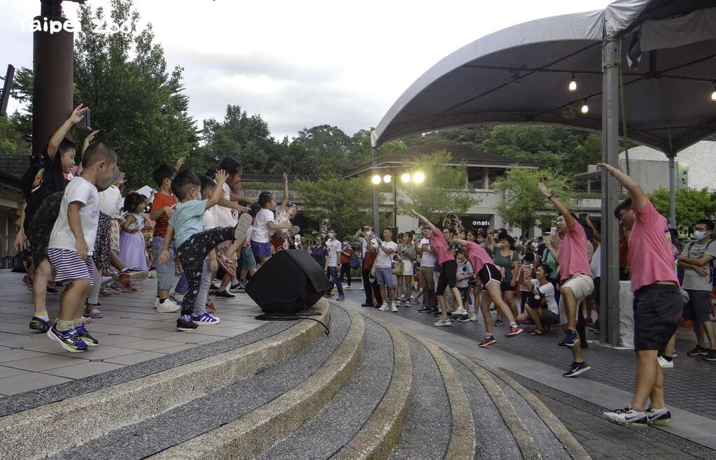动物舞蹈带动跳深受小小孩欢迎(图片来源：台北市立动物园)
