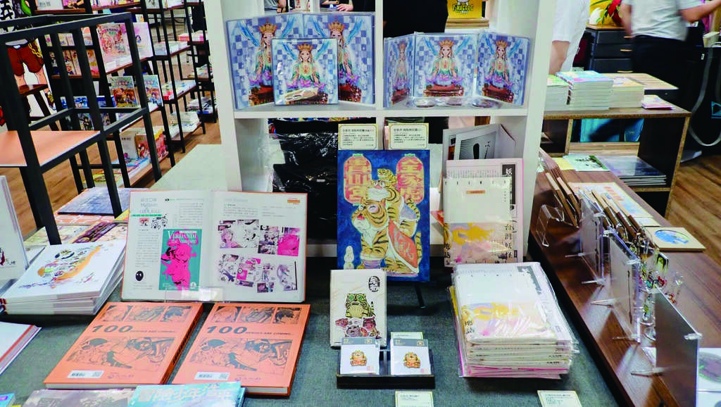 「Manga・龙山书店」积极推广台湾原创漫画与相关文创产品，让台北漫画元素走向多元面貌。（图／赖有贤）