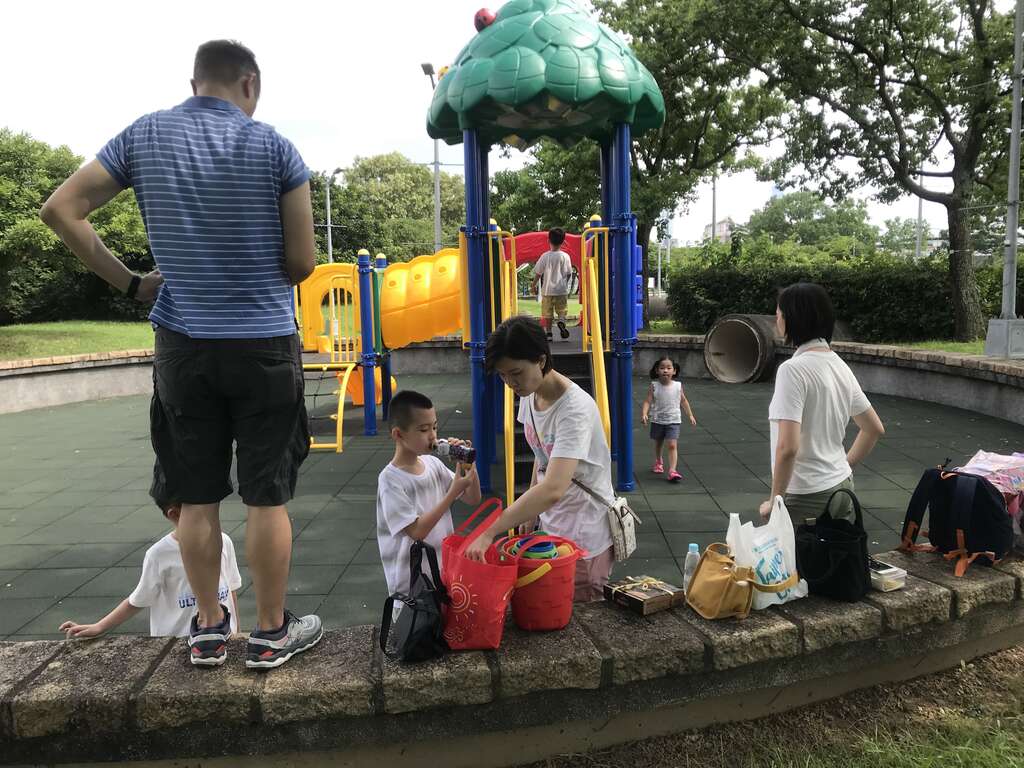 内湖运动公园儿童游戏场欢迎大人带小孩来放电玩乐(图片来源：台北市政府工务局卫生下水道工程处)