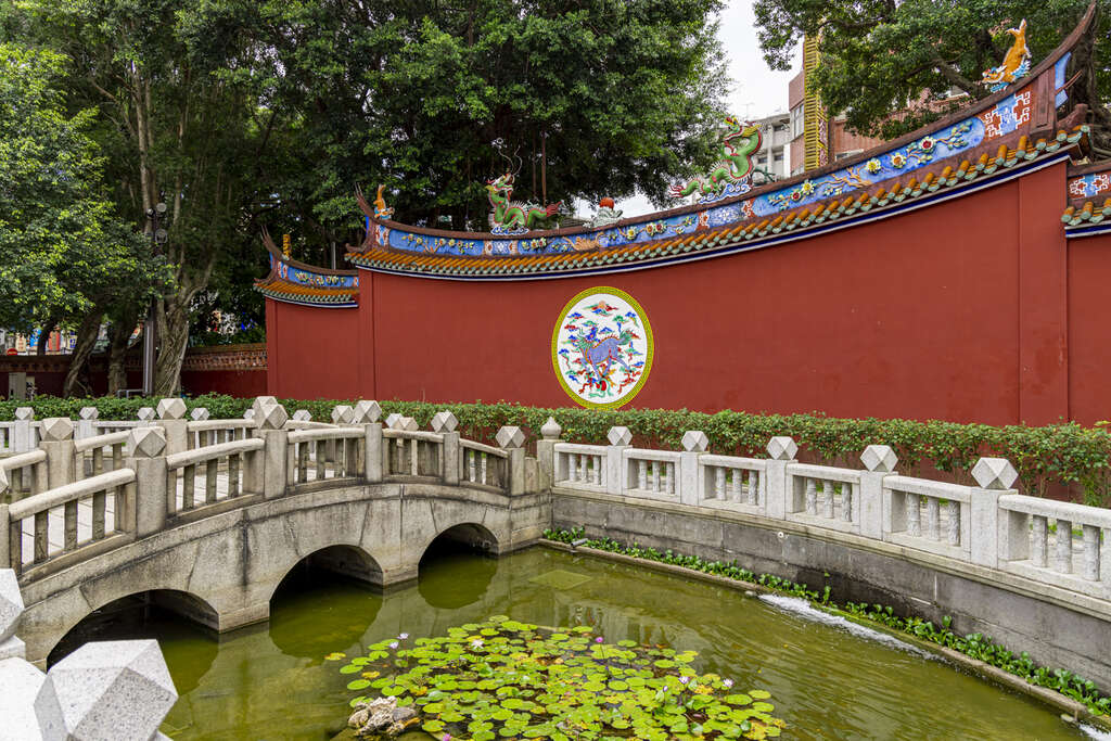 泮塘与石拱桥(图片来源：台北市政府观光传播局)