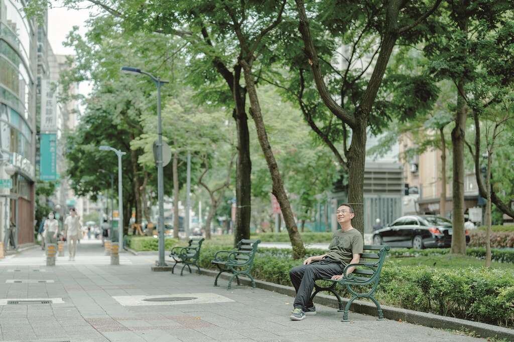 对萧松年来说，建构友善行人的步行环境，是宜居城市的重要指标。（摄影／彭柏璋）