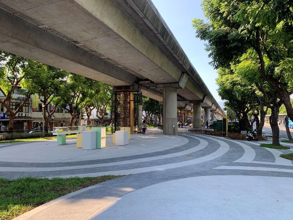 微笑廣場照片(圖片來源：臺北市政府工務局公園路燈工程管理處)