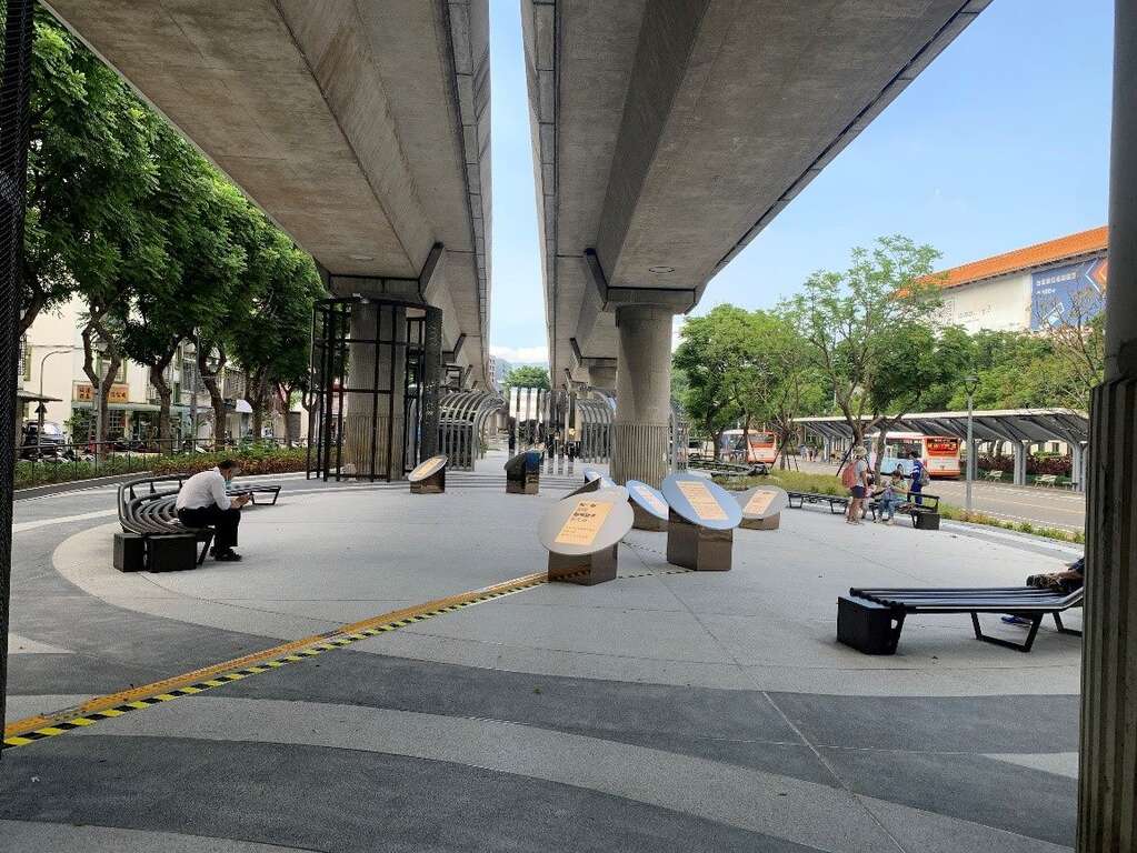 弯藤剧场举办展览活动照片(图片来源：台北市政府工务局公园路灯工程管理处)