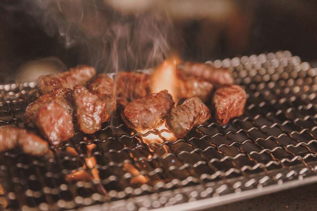 精準掌握火候，才能讓肉類炙烤表現出外酥脆、內軟嫩的迷人口感。(攝影／莊智淵)