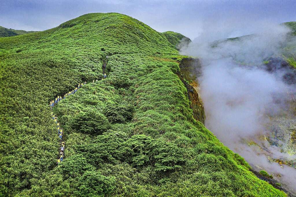 绿油油的七星山峰(图片来源：台北市政府工务局大地工程处)