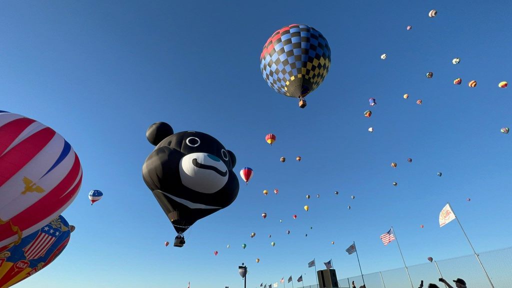 臺北市熊讚造型球參加2023阿布奎基國際熱氣球嘉年華
