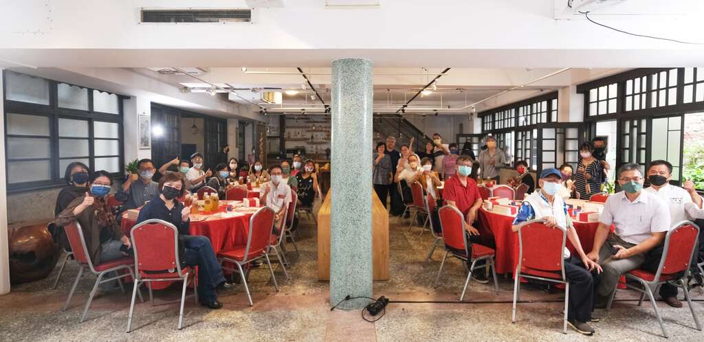 2022台湾新文化运动月《餐叙聚会吃什麽？蓬莱阁菜色复刻》全体来宾合影(图片来源：台北市政府文化局)