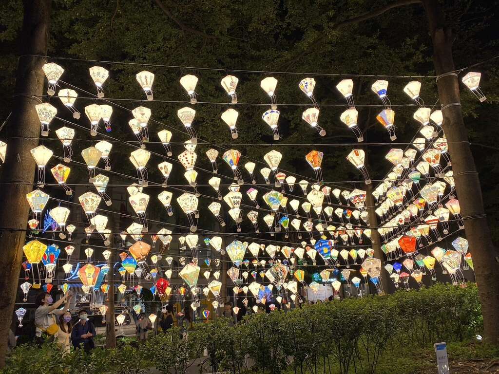 熱氣球彩繪燈海(圖片來源：臺北大眾捷運股份有限公司)