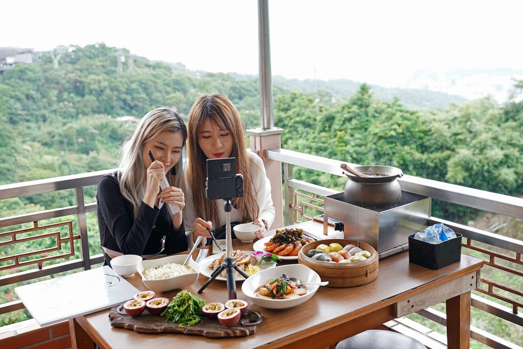 台北是个兼具自然与都会的城市，来到猫空就是要体验茶香美食!