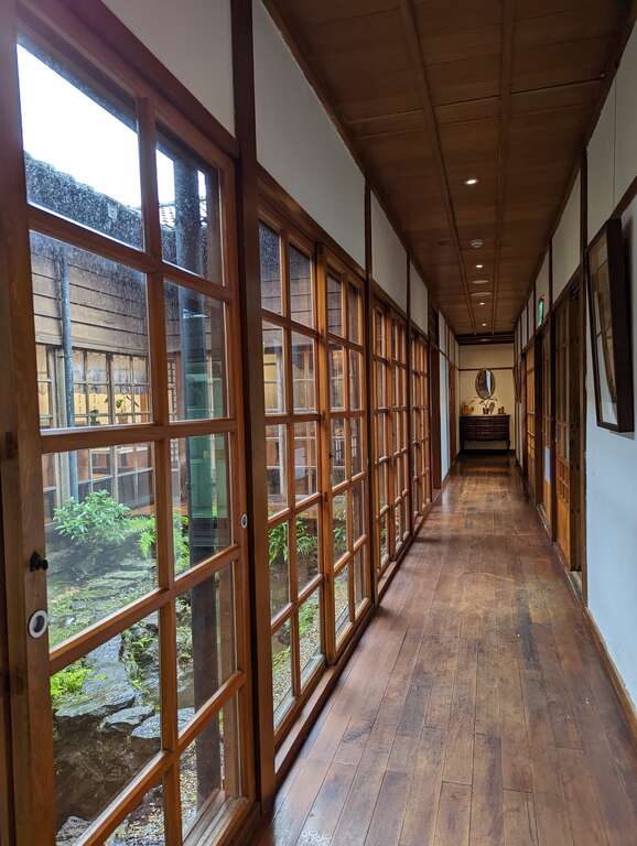 環境照_草山行館內部長廊(圖片來源：臺北市政府文化局)