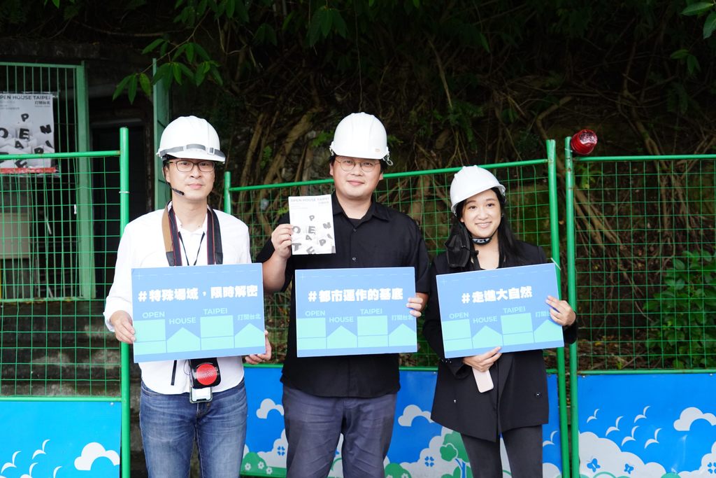 图说1：观传局长刘奕霆欢迎市民朋友们一起打开圆山坑道观光秘境.JPG