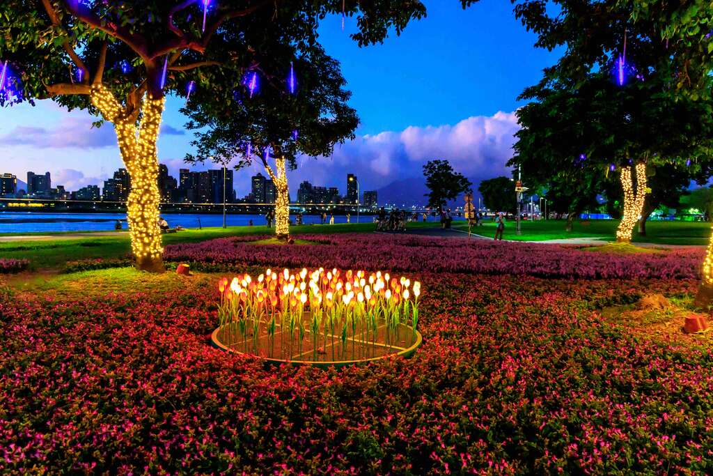 第一弾の花畑が延平河浜公園に登場