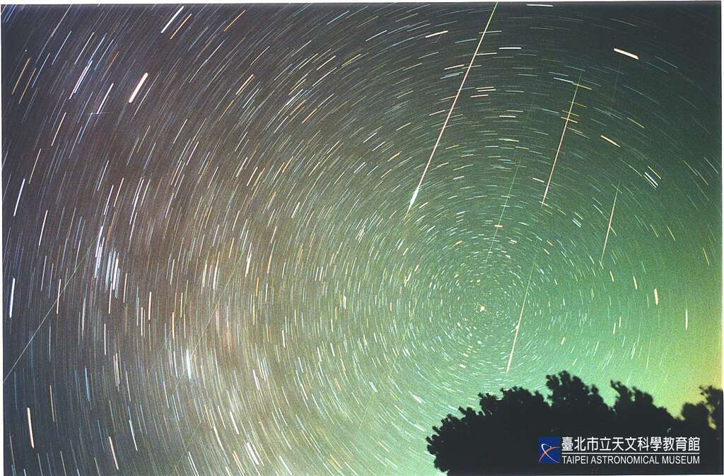 2001-獅子座流星雨塔塔加(圖片來源：臺北市立天文科學教育館)