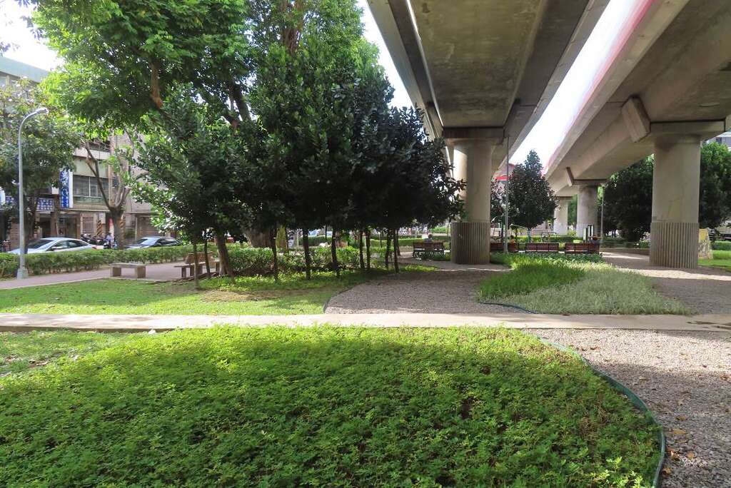 生動綠意及景觀律動增添不少的城市美感(圖片來源：臺北市政府工務局公園路燈工程管理處)
