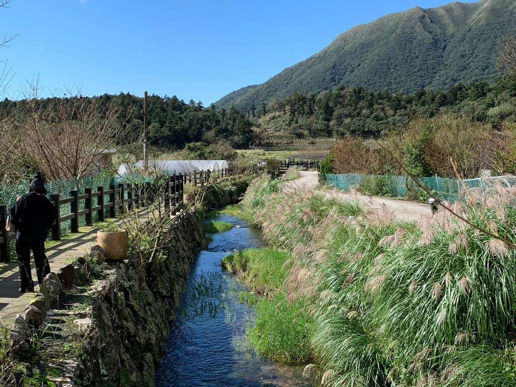 漫步溪畔步道(图片来源：台北市政府工务局大地工程处)