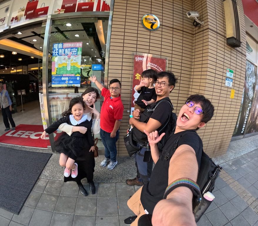GoPro玩家王禿頭帶著全家來臺北市遊玩兩天一夜，並在禮客OUTLET（公館店）借問站留影
