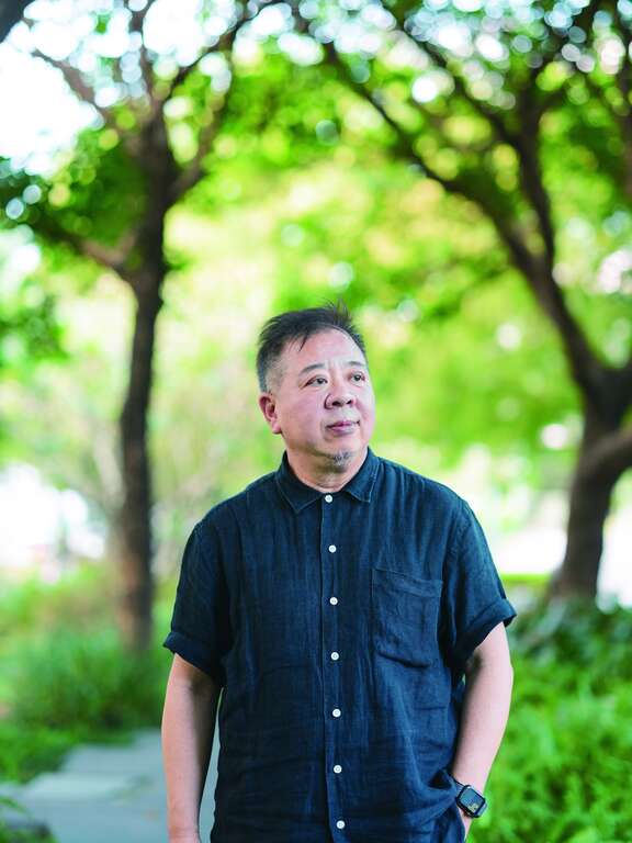 蘇喻哲，大硯國際建築事務所創辦人，美國賓州大學建築碩士。致力將自然綠意引入建築中，曾在2011年入圍「西班牙WAF世界建築大獎」決選。（攝影／Jimmy Yang）