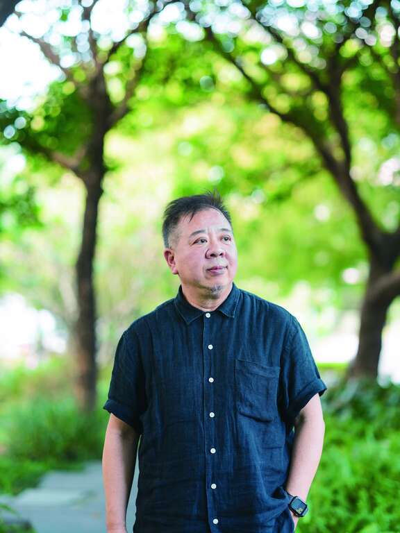 苏喻哲，大砚国际建筑事务所创办人，美国宾州大学建筑硕士。致力将自然绿意引入建筑中，曾在2011年入围「西班牙WAF世界建筑大奖」决选。（摄影／Jimmy Yang）