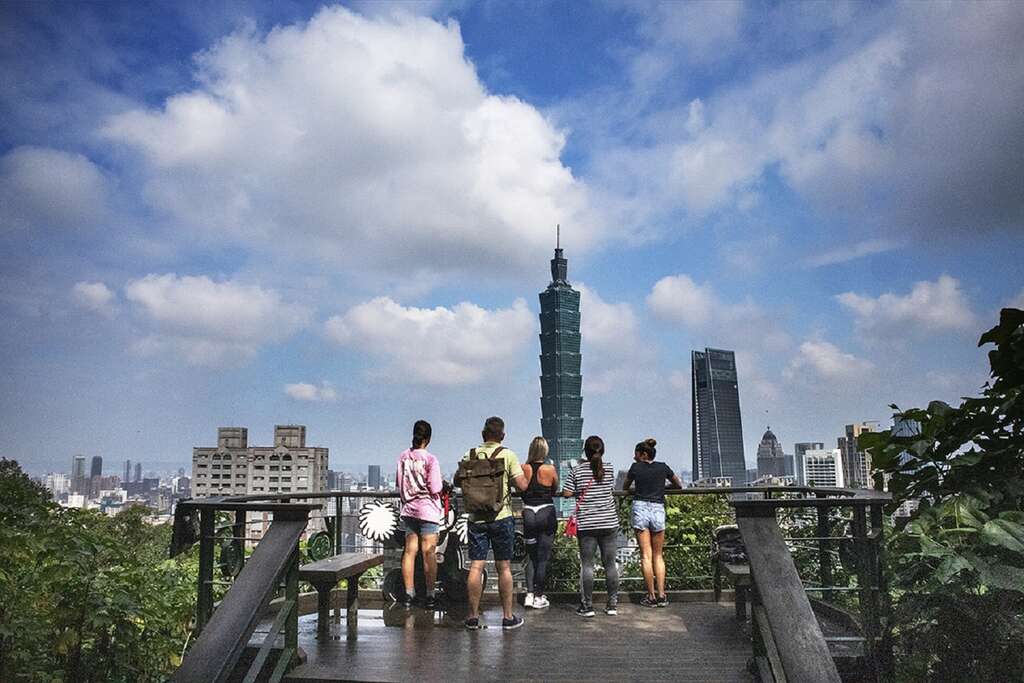 Xiangshan Observation Deck：Top Choice for Viewing Countdown Fireworks