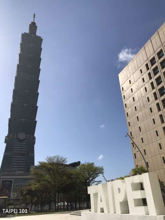TAIPEI 101與TAIPEI LOGO打卡點(圖片來源：臺北市市政大樓公共事務管理中心)