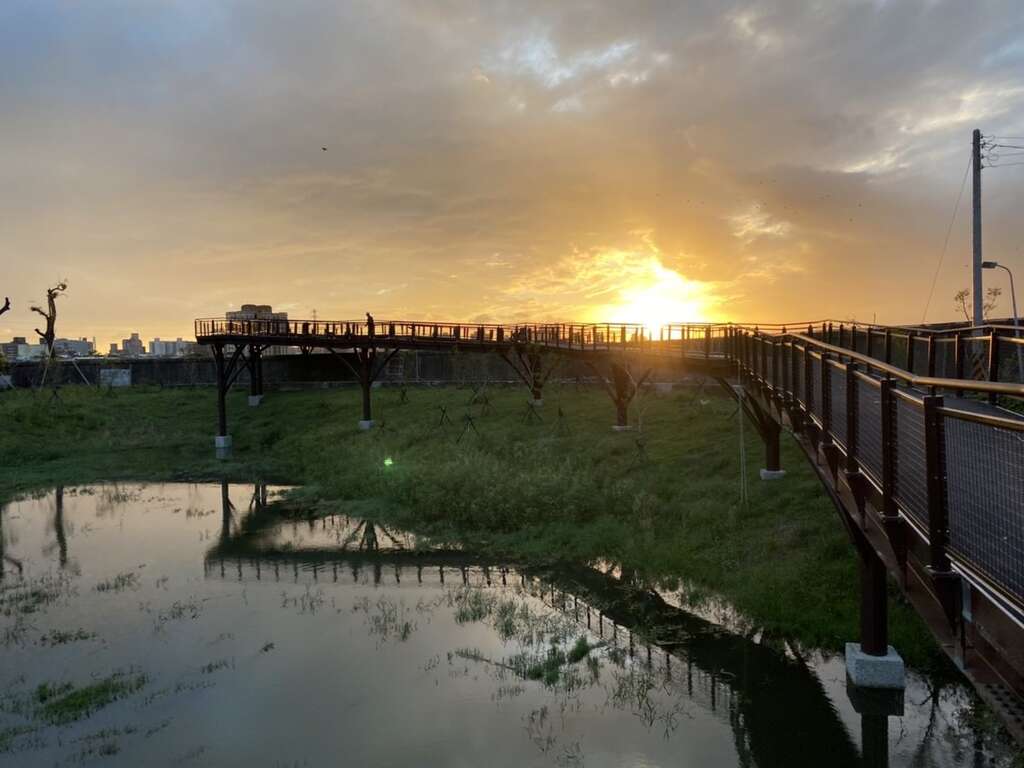 New Destination for Sunset Photos: Shuangxi Wetland Park