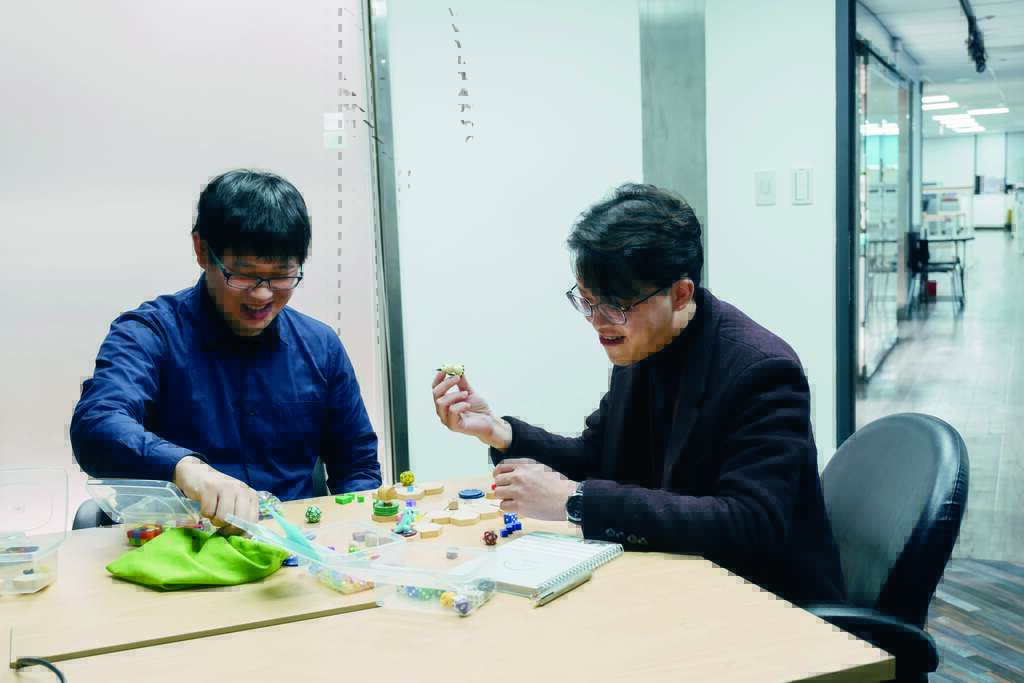 善用堆叠乐高等方式，将脑中想法具象化，是游戏企画的必备能力。