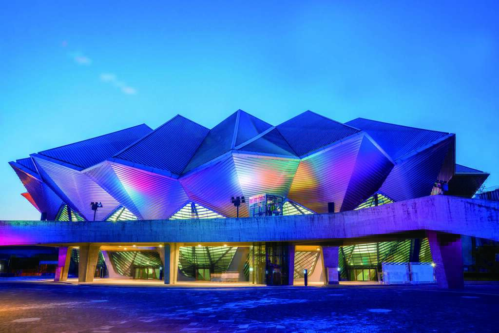 台北流行音乐中心为以流行音乐为主轴的多功能复合园区，也是国际艺术与文化展演的重要场域。（图／台北市文化局）