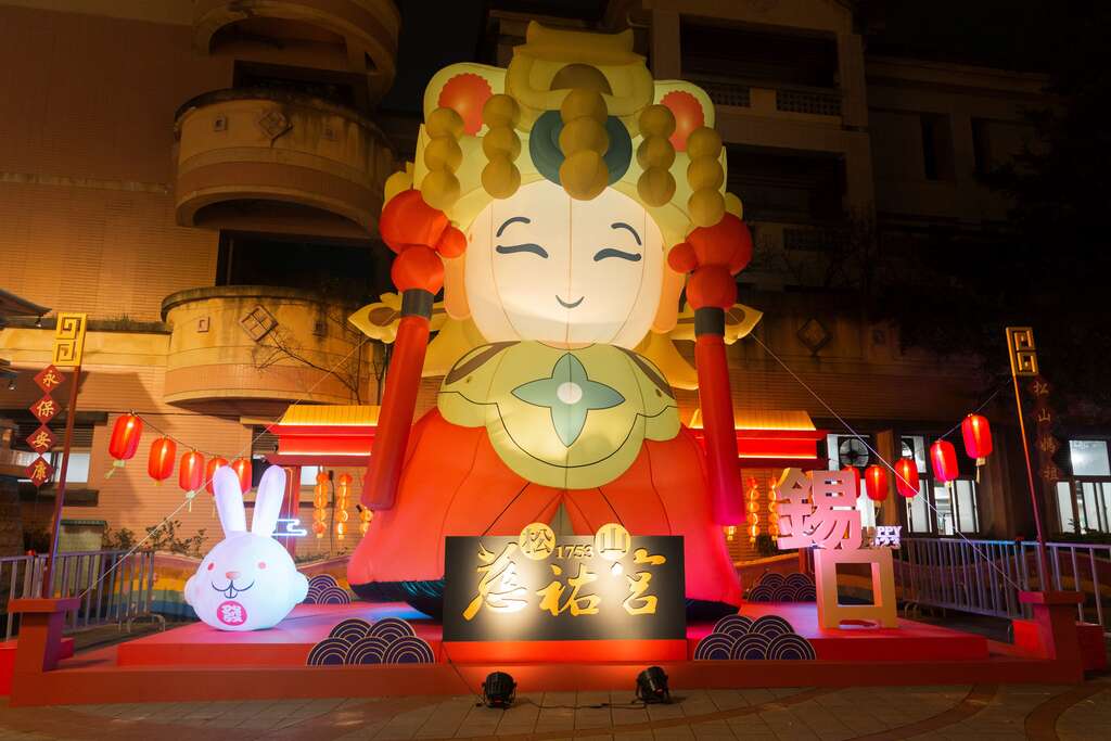 松山燈區-主燈玉兔招財喜迎春(圖片來源：臺北市政府民政局)