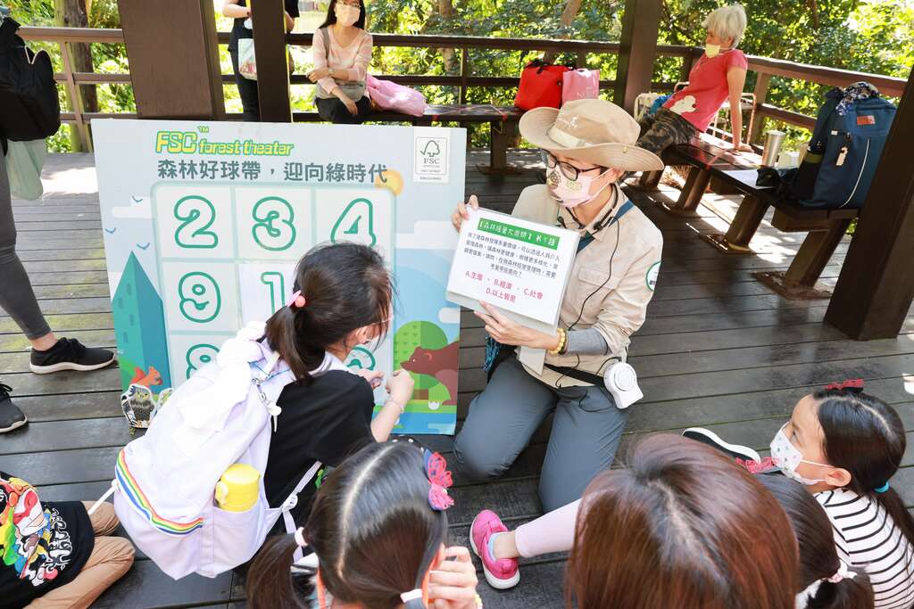 環境教育闖關遊戲體驗(圖片來源：臺北市政府工務局大地工程處)