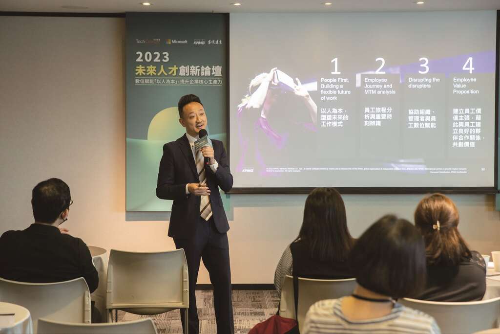 赖伟晏向企业分享数位转型经验，提升企业核心生产力。（图／安侯建业联合会计师事务所）
