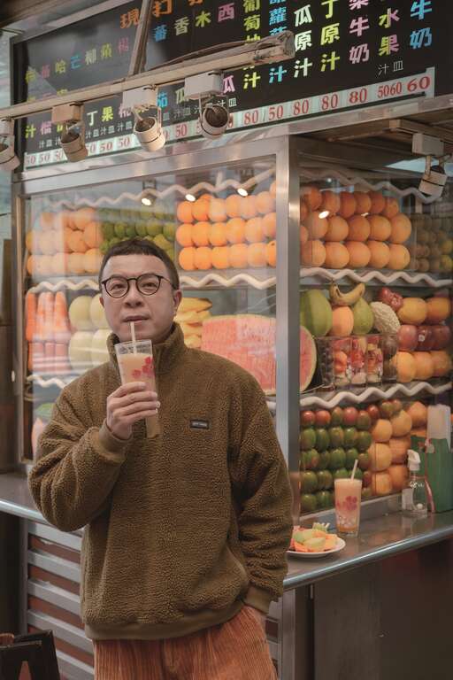 Hally Chen长年专事唱片美术设计，同时为多本杂志撰写专栏。迷恋於台湾饮食文化，藉由设计、摄影与文字记录食物与城市之间的故事。（摄影／彭柏璋）