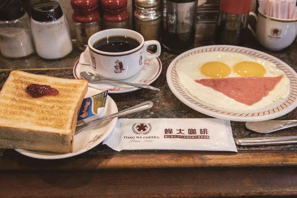 「蜂大咖啡」的Morning Service，承載著懷舊咖啡廳的老味道。（攝影／彭柏璋）