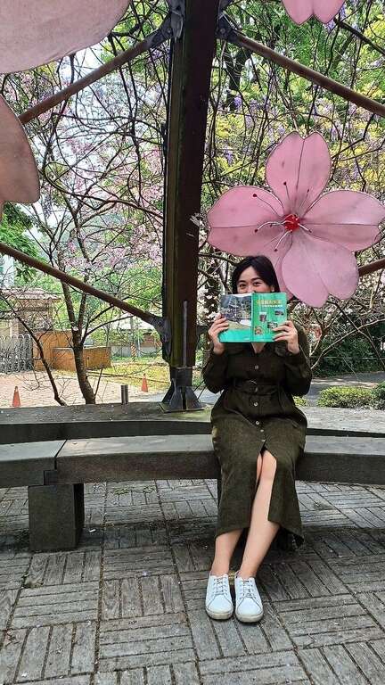 「湖山光影節」擬真櫻花燈牆(圖片來源：臺北市政府工務局大地工程處)